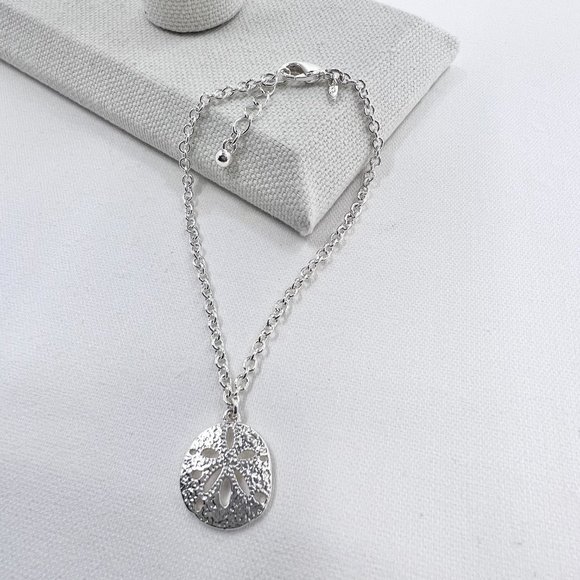 SHB Avon - Sand Dollar Charm Shiny Silver Tone 7” Bracelet - Picture 3 of 7